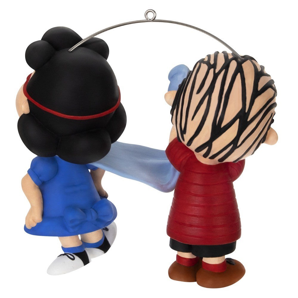 The Peanuts¨ Gang Super Lucy and Linus Hallmark Keepsake Ornament